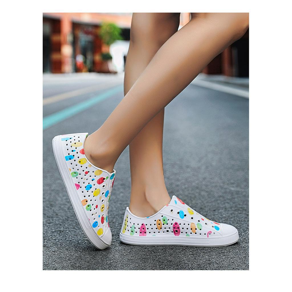 GIÀY NATIVE SIÊU NHẸ CHO NAM NỮ, GIÀY ĐI MƯA ĐI BIỂN, THOÁNG KHÍ MẪU MỚI NĂM 2023 TẶNG TICKER DỄ THƯƠ