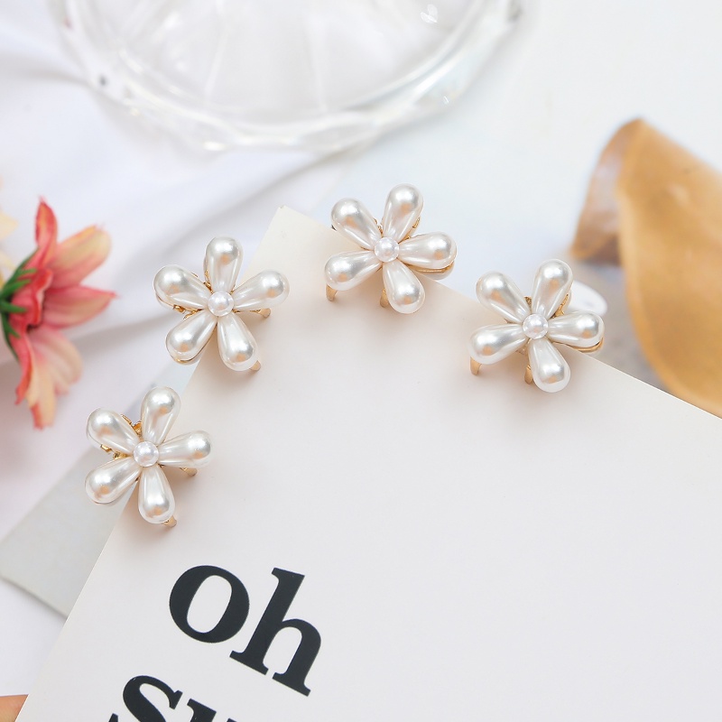 Kẹp Tóc Hoa Cúc Trắng Đính Ngọc Trai Giả 2.5x2cm Thời Trang 2022 Cho Bé Gái