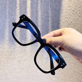 KÍNH CHỮ V PHONG CÁCH GENTLE MONSTER