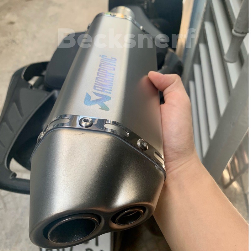 Pô Thể Thao Akrapovic Titan tem khắc Laser