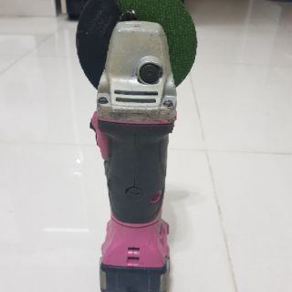 Máy cắt cầm tay dùng pin 14.4v.