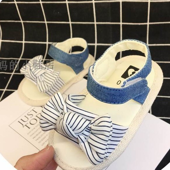 Sandal kẻ sọc chống trượt cho bé gái
