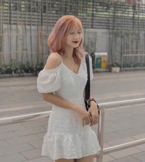 Váy trắng lệch vai