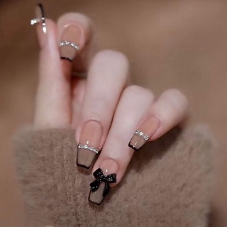 Móng úp, nailbox thiết kế thạch nude đính đá sang chảnh