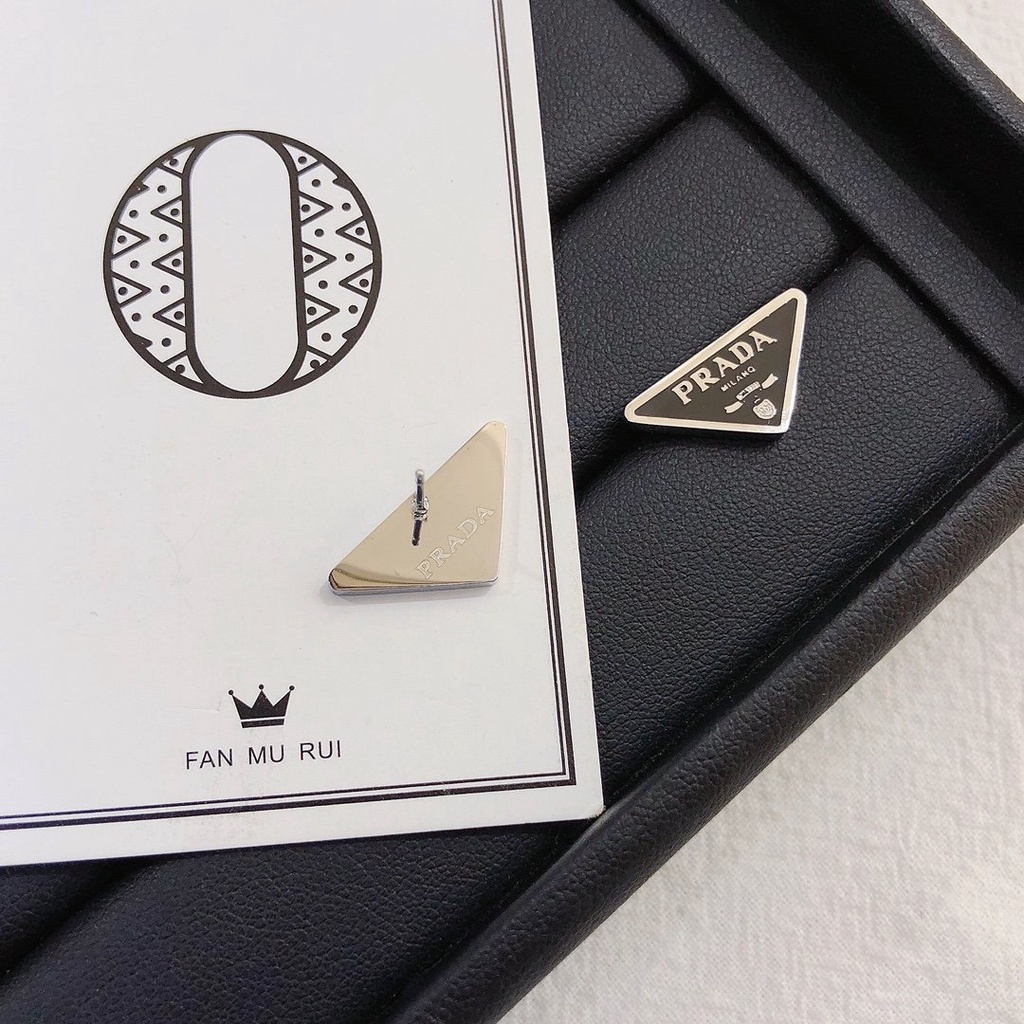 Khuyên Tai Tròn Bằng Thép Titan In Logo Prada Thời Trang Cho Nữ