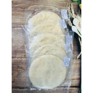 Set 2 đế bánh pizza đã nướng qua, thơm ngon