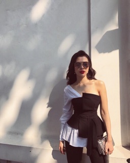 Áo cutout lệch vai