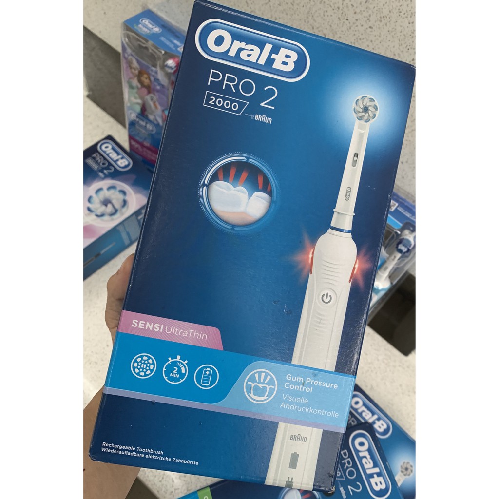 Bàn chải điện Oral B Pro 2 2000, Cross Action (sạch sâu) và Sensi (răng nhạy cảm)