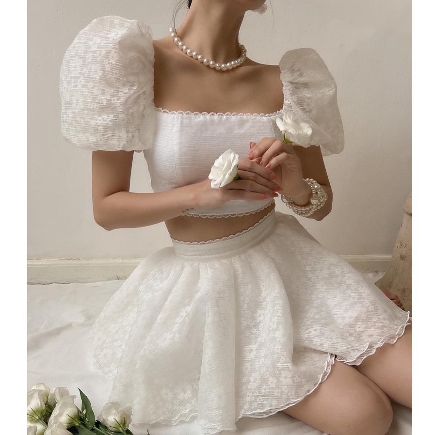 Set áo croptop cúp ngực tay phồng mix cùng chân váy ngắn dáng xòe