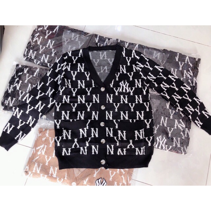 Áo khoác len cardigan thêu chữ cổ V cài nút hàng QC  | CHAUS Boutique