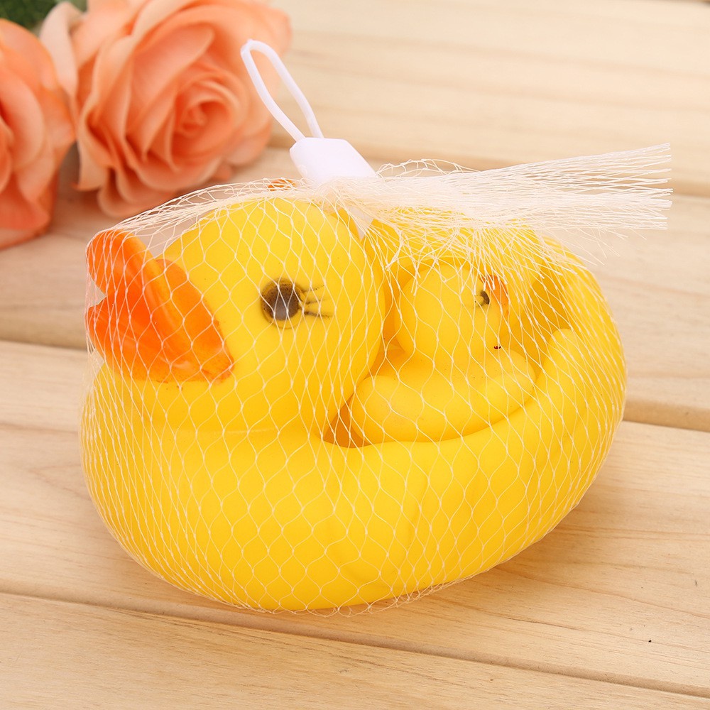 Đàn Vịt 1 Mẹ 3 Con Thả Bồn Tắm Cho Bé, Bóp Kêu Chíp Chíp [Olala Baby]