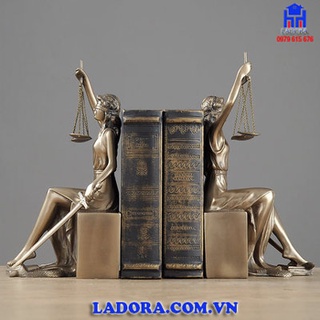 Giá chặn sách nữ thần công lý