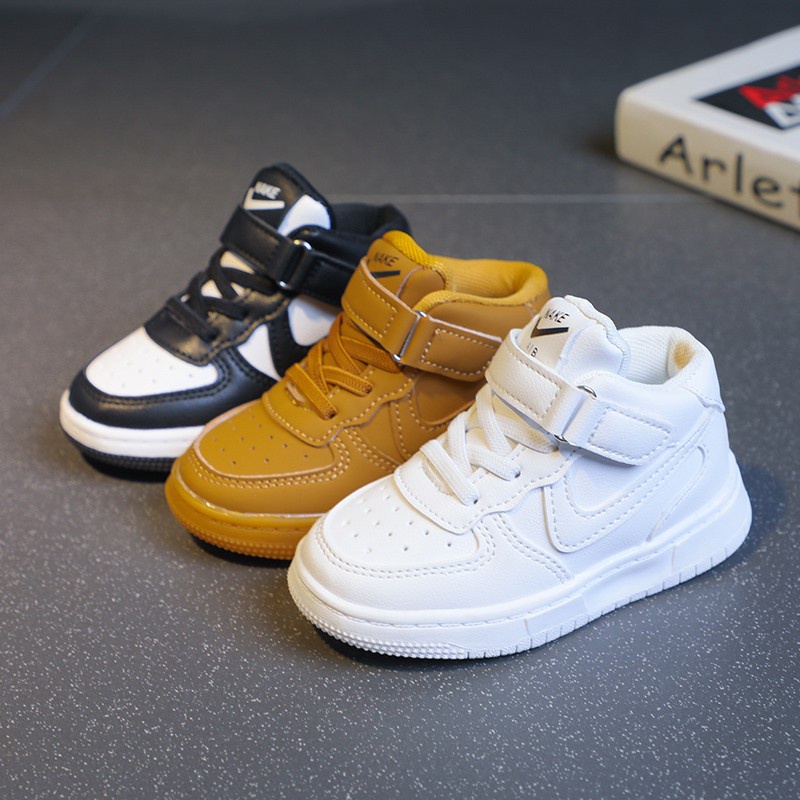 Giày sneaker phong cách thời trang cho bé mẫu giáo