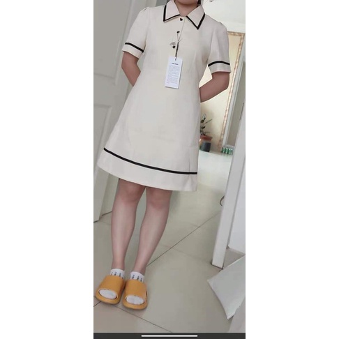 Váy kem cổ đức khuy tim