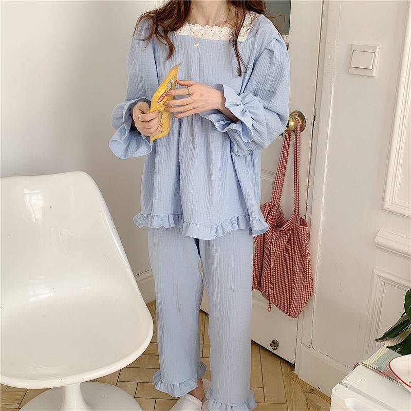 Bộ đồ ngủ tay dài phối ren đơn giản phong cách Hàn Quốc