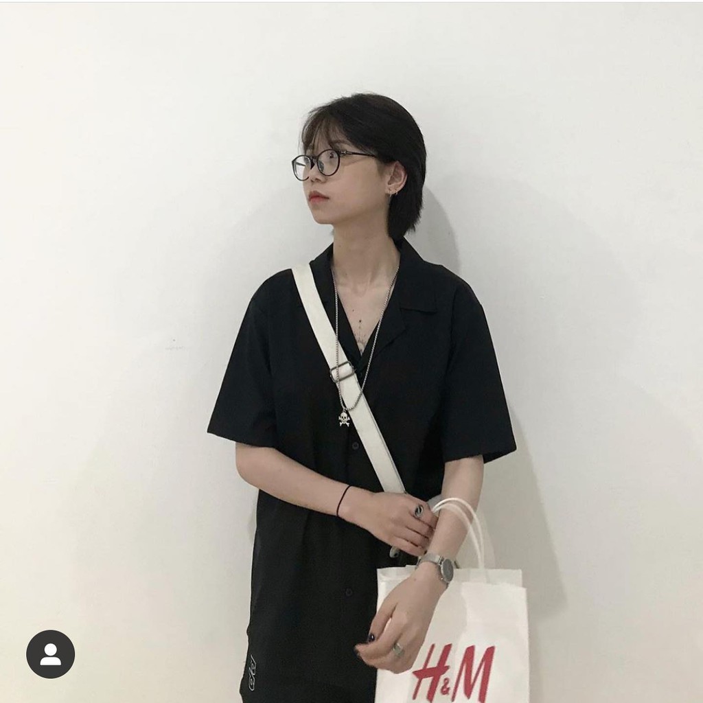 Áo sơ mi trơn trắng / đen cổ vest form rộng unisex