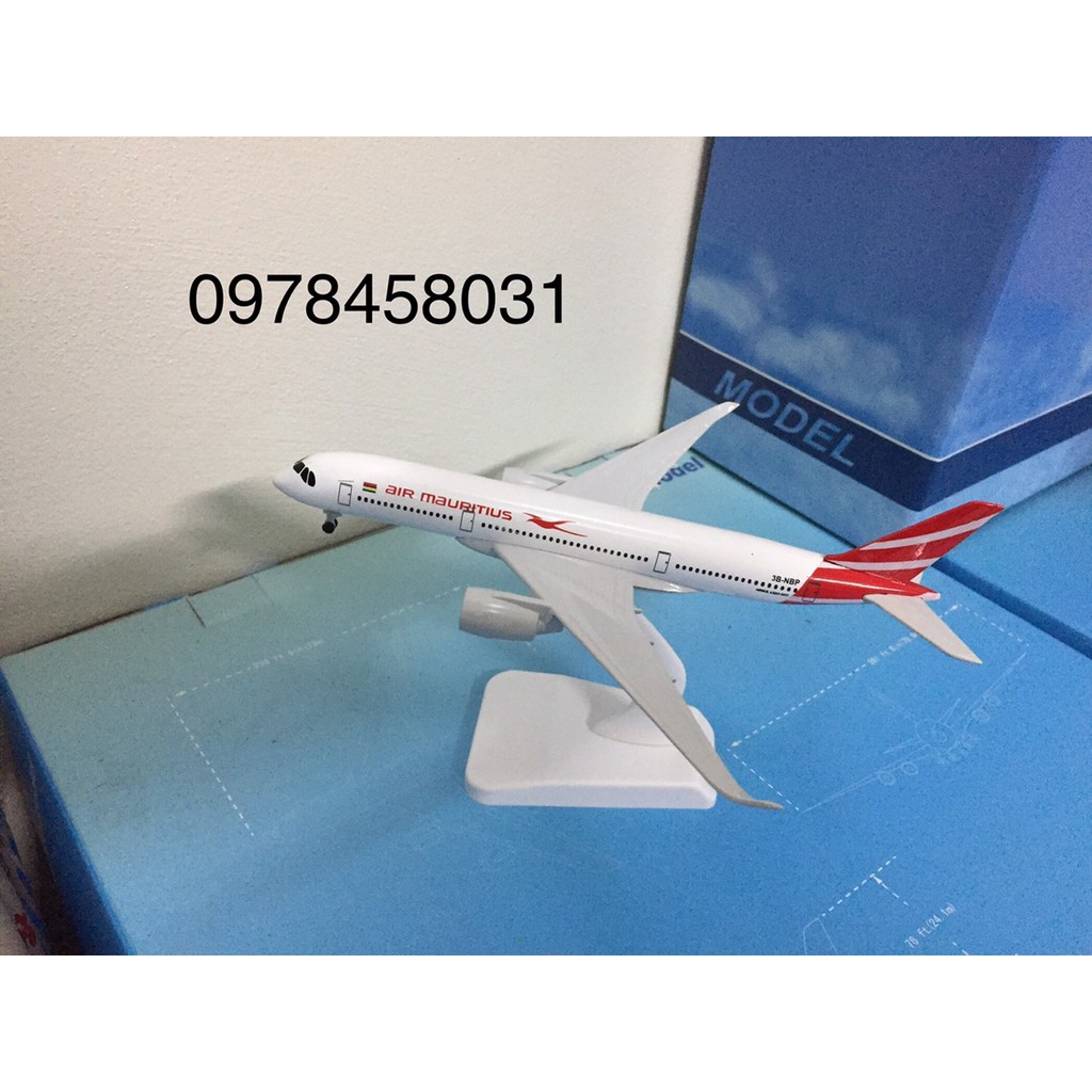 Mô hình máy bay Mauritius Airlines 20cm có bánh xe