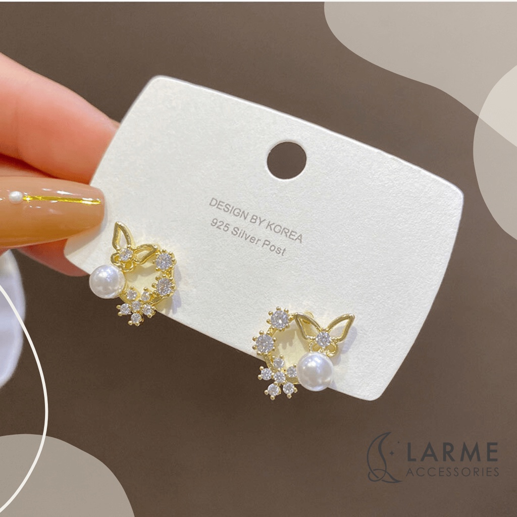 Khuyên tai tròn viền đá đính hạt trai Larme accessories -KT0194