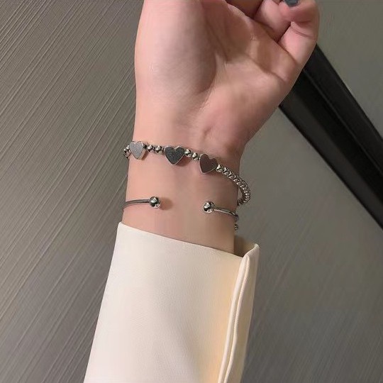 Vòng tay hình trái tim dễ thương dành cho nữ