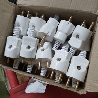 Hộp 30 cái phích cắm điện EKIT chịu tải 4500w