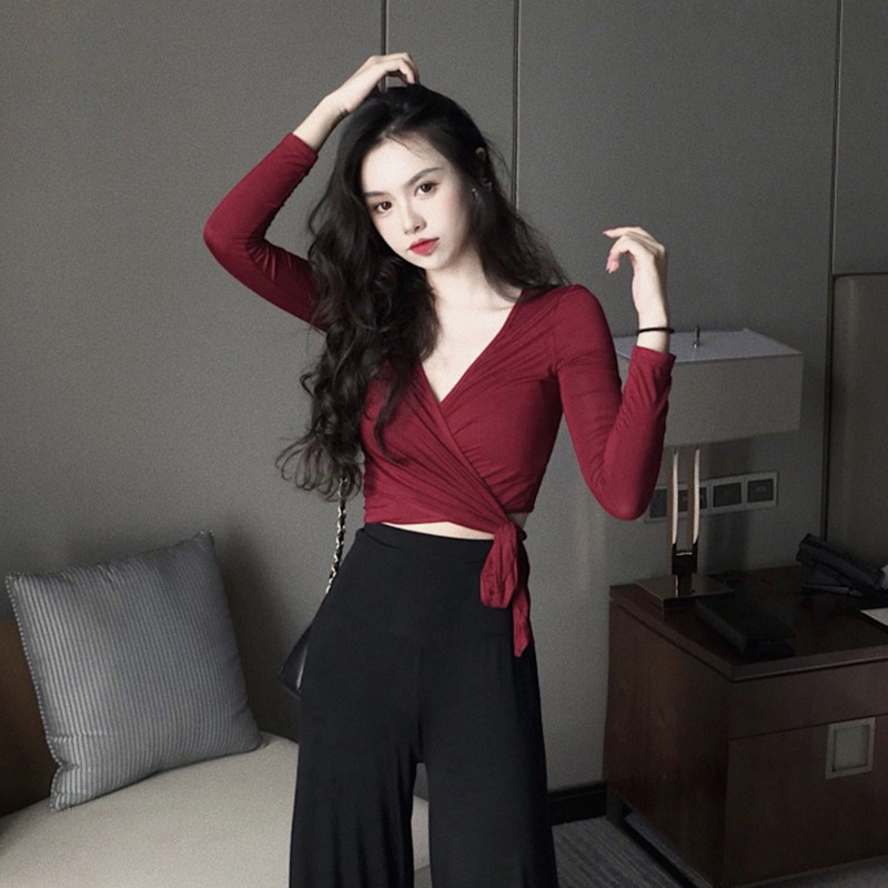 áo thun buộc đan chéo