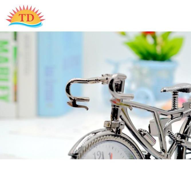 Đồng hồ để bàn mô hình đầu xe ĐẠP , có báo thức.