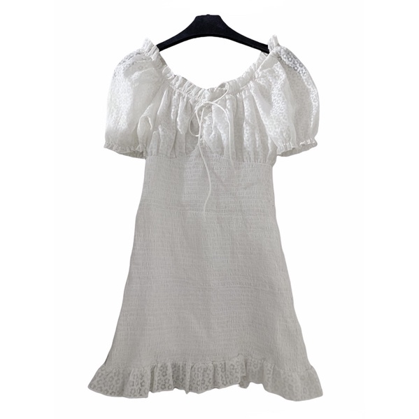 Đầm trắng tay ren ôm siêu tôn dáng