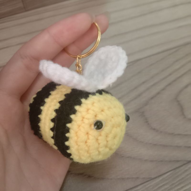 MÓC KHOÁ ONG VÀNG LEN HANDMADE