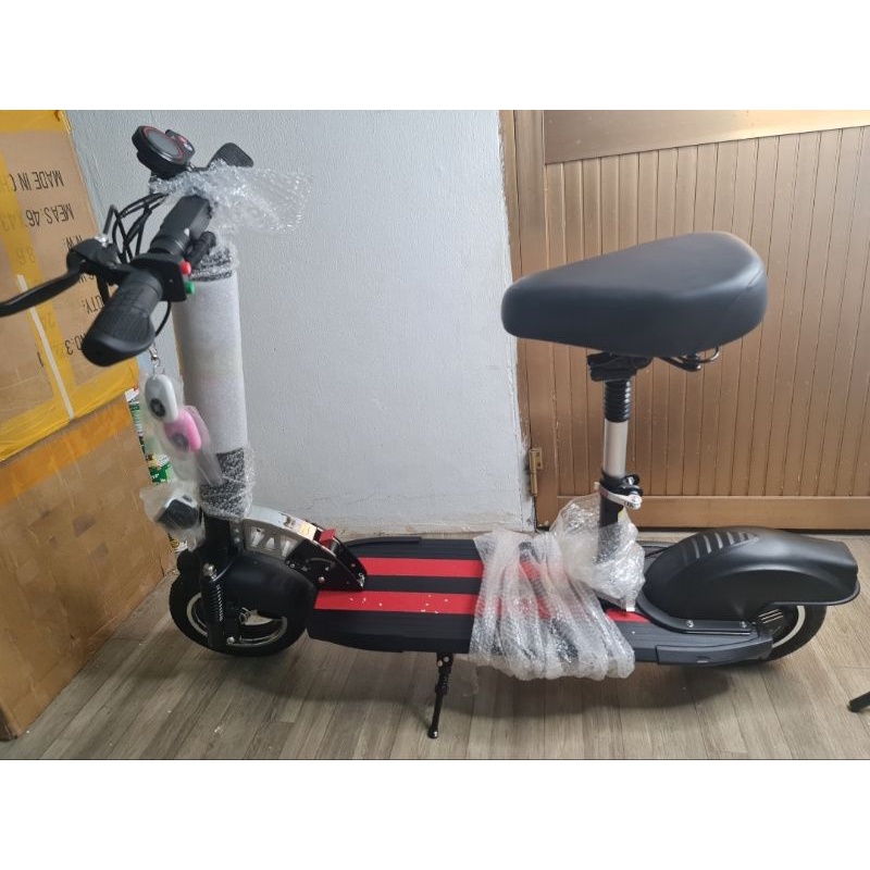 Xe điện Scooter bản tiêu chuẩn với màu sẵn đen sang trọng tốc độ :35-40km