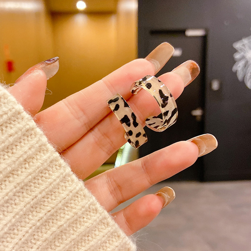 Đôi khuyên tai IF ME họa tiết da báo cá tính cho nữ