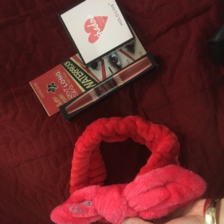 Mascara + phấn má + bờm tóc cute 