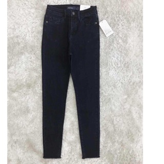 Jeans xuất tua lai