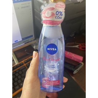 Nước Tẩy Trang Nivea Extra Bright Make Up Clear Cleansing Water 200ml