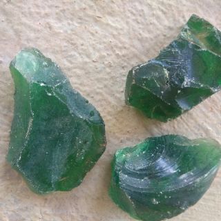 Đá thủy tinh xanh ( hàng thô )