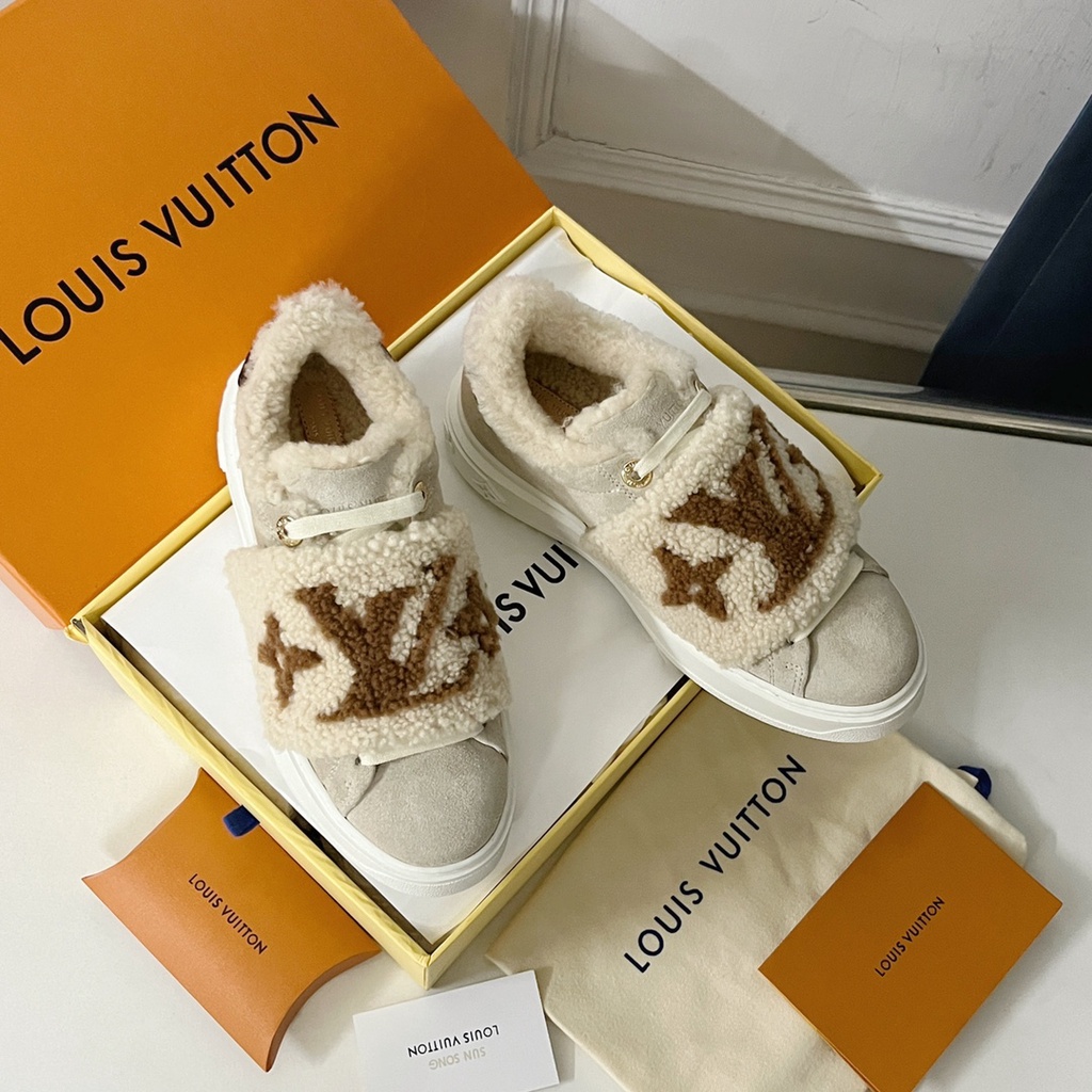 Giày đế bằng nữ da thật phối lông cừu cổ giày Louis Vuitton LV ấm áp
