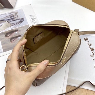 Túi Coach đeo chéo hộp