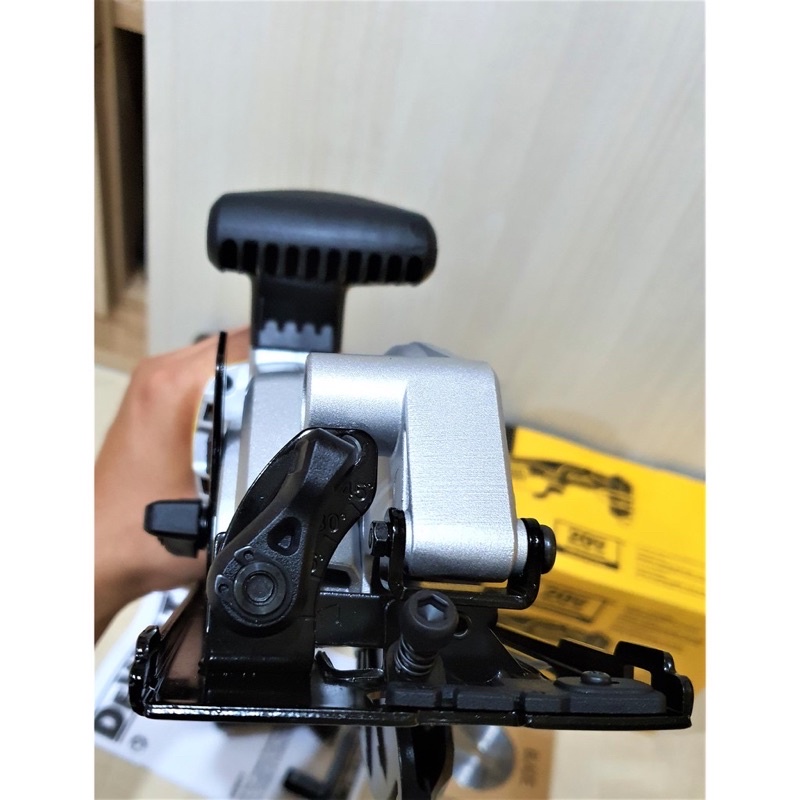 Máy cưa đĩa dewalt không than 20V