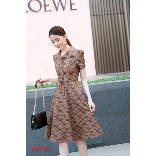 Đầm polo dáng xoè thắt eo tay ngắn thương hiệu Burberry BBR cao cấp mẫu 2022