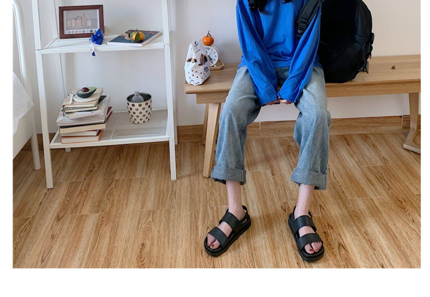 Korean version of the fashion retro Hong Kong flask thick sandals female summer students wear the sand beach flat Roman shoes