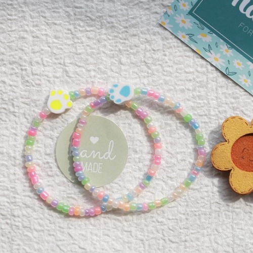 Vòng tay hạt cườm màu pastel charm bàn chân pet đáng yêu
