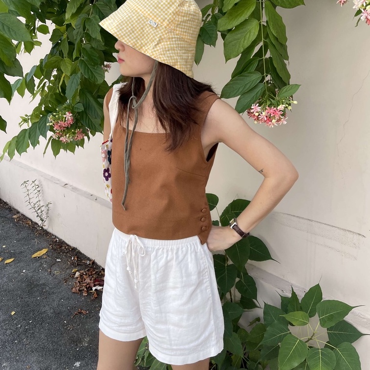 AMEGON Áo linen không tay xẻ tà cài nút vạt lệch ANNIE TOP