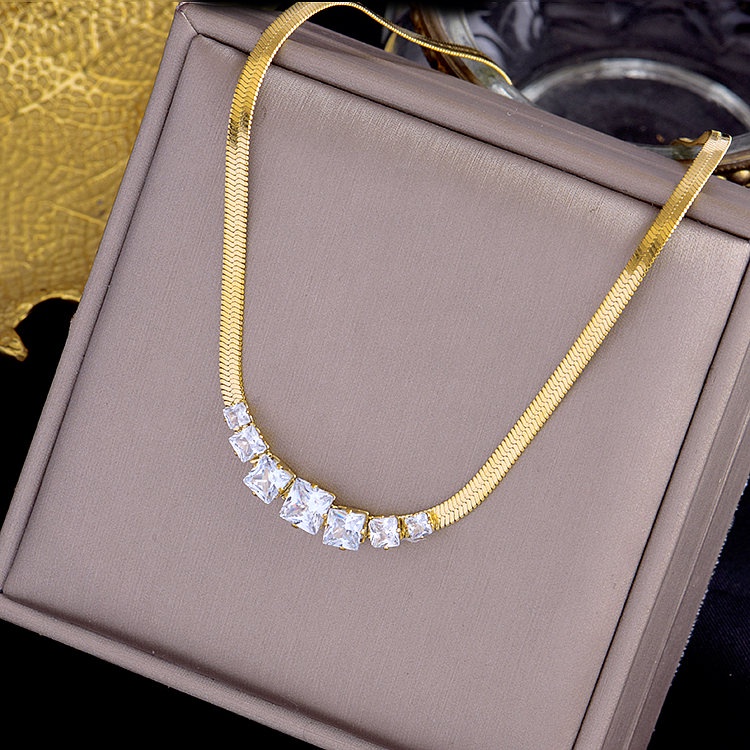 Vòng cổ titan nữ không gỉ thiết kế đính đá pha lê cao cấp lấp lánh thời trang sang trọng