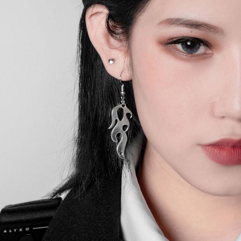 Khuyên tai mặt hình ngọn lửa phong cách punk gothic hiện đại cá tính 22213