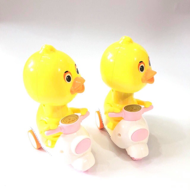 Vịt chạy xe vespa siêu cưng