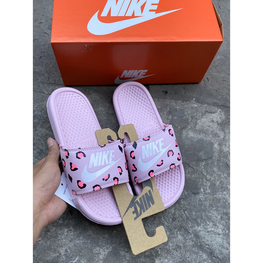 Dép benassi hồng nữ chấm bi