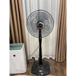 Quạt đứng Sharp PJ-S40RV-WH có khiển