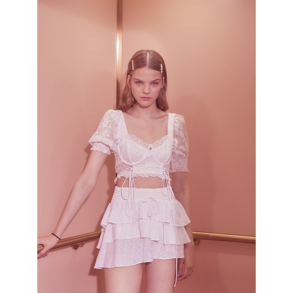 Áo croptop ren trắng tay ngắn phồng có khóa sau lưng sexy gợi cảm