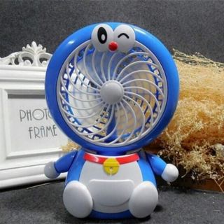 Quạt cầm tay Doremon có đèn xinh xắn