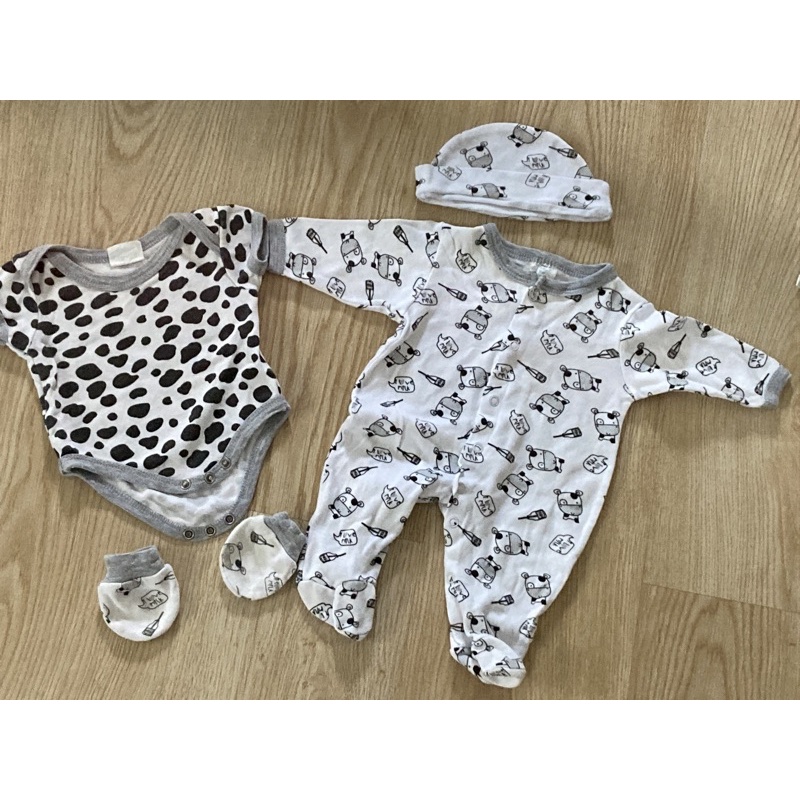 (pass lại) Set 4 món Body bộ liền tất, áo body, mũ nón và bao tay hình bò sữa cho bé 0-3 tháng