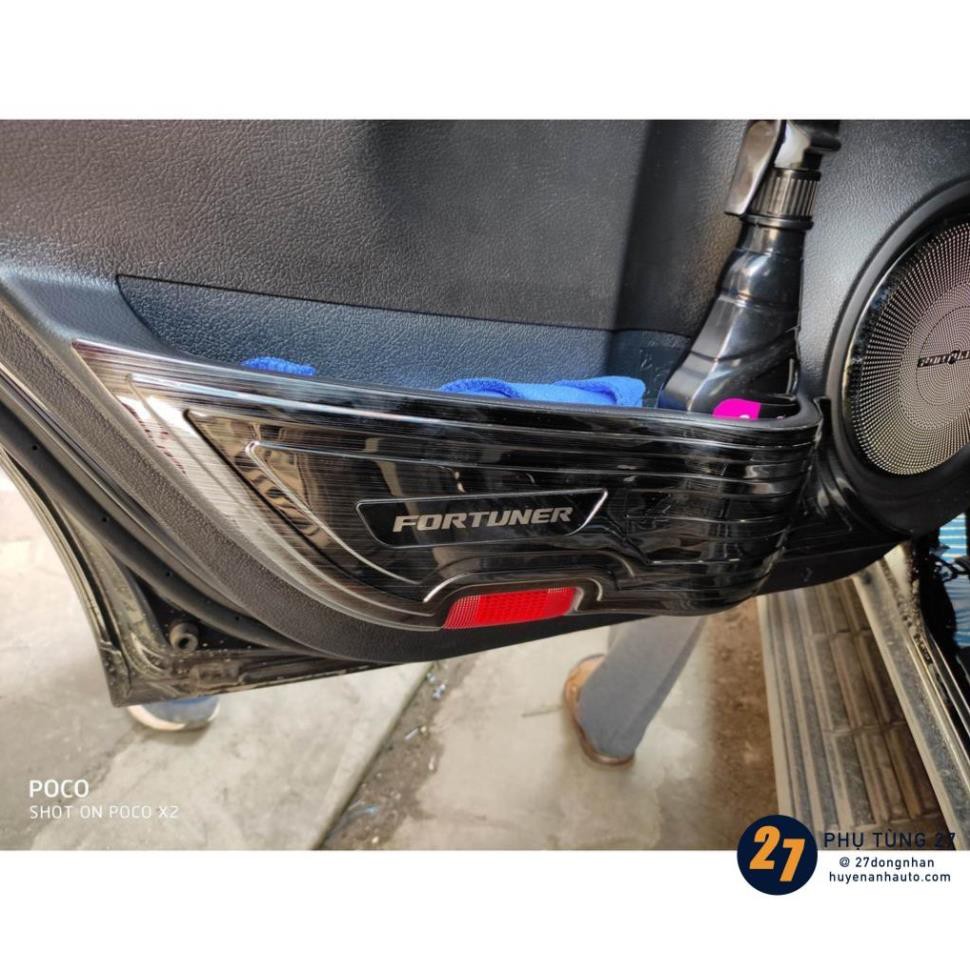 Ốp Tapli Cửa Titan xe Fortuner 2018 2019 2020